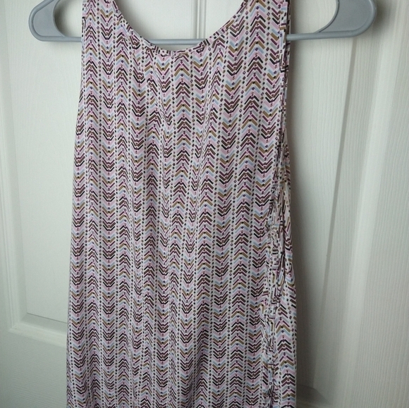 $ H&M swoop neck boho western styled hi low curved hem tank top. Size 6 - Picture 9 of 9